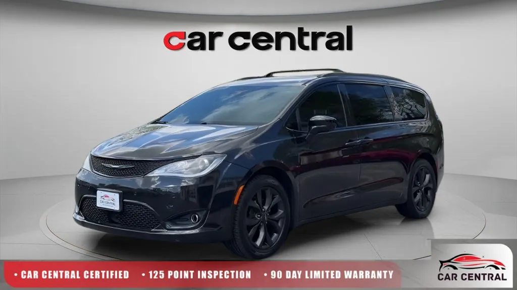 2018 Chrysler Pacifica Touring L Plus's photo