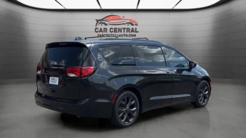More photos of 2018 Chrysler Pacifica Touring L Plus at Car Central Wallingford, CT