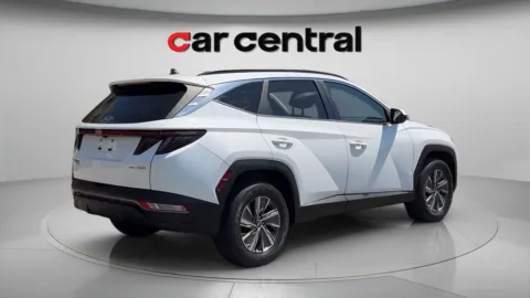 More photos of 2022 Hyundai Tucson Hybrid Blue at Car Central Wallingford, CT