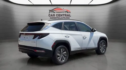 More photos of 2022 Hyundai Tucson Hybrid Blue at Car Central Wallingford, CT