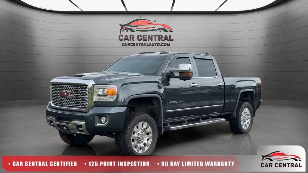 2017 GMC Sierra 4WD Crew Cab Standard Box Denali's photo