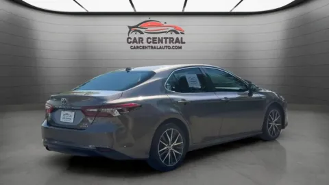 More photos of 2021 Toyota Camry Hybrid XLE at Car Central Wallingford, CT