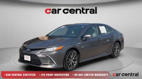 Gray 2021 Toyota Camry Hybrid XLE for sale in Wallingford, CT
