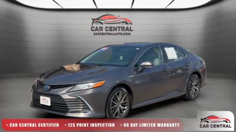 Gray 2021 Toyota Camry Hybrid XLE for sale in Wallingford, CT