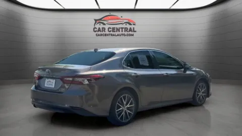 More photos of 2021 Toyota Camry Hybrid XLE at Car Central Wallingford, CT