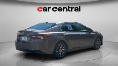 More photos of 2021 Toyota Camry Hybrid XLE at Car Central Wallingford, CT
