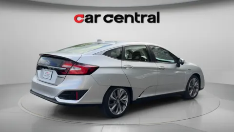 More photos of 2020 Honda Clarity Plug-In Hybrid at Car Central Wallingford, CT