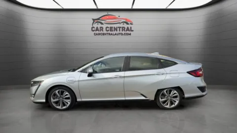 Photos of 2020 Honda Clarity Plug-In Hybrid for sale in Wallingford, CT at Car Central Wallingford