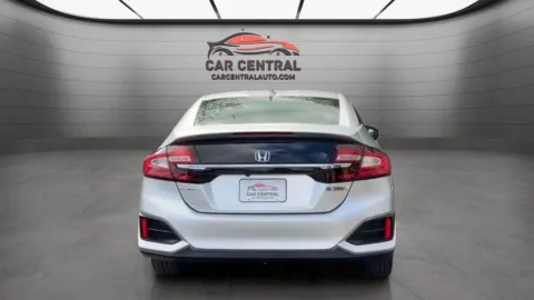 More photos of 2020 Honda Clarity Plug-In Hybrid at Car Central Wallingford, CT