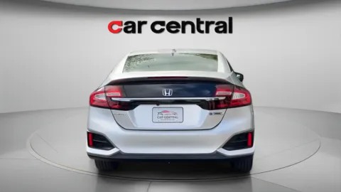 More photos of 2020 Honda Clarity Plug-In Hybrid at Car Central Wallingford, CT