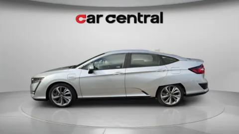 Photos of 2020 Honda Clarity Plug-In Hybrid for sale in Wallingford, CT at Car Central Wallingford