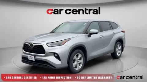 Silver 2023 Toyota Highlander LE for sale in Wallingford, CT