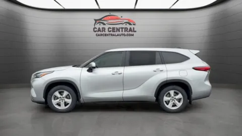 Photos of 2023 Toyota Highlander LE for sale in Wallingford, CT at Car Central Wallingford