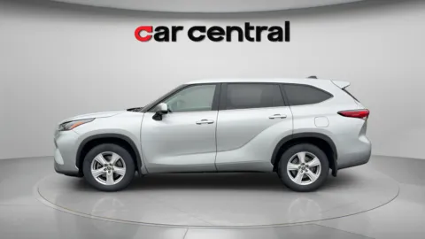 Photos of 2023 Toyota Highlander LE for sale in Wallingford, CT at Car Central Wallingford