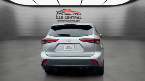More photos of 2023 Toyota Highlander LE at Car Central Wallingford, CT