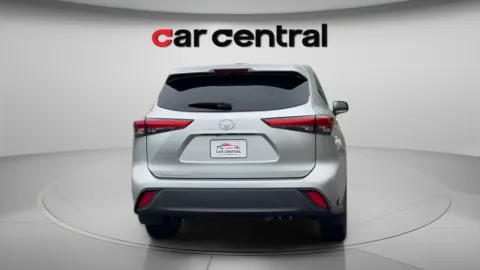More photos of 2023 Toyota Highlander LE at Car Central Wallingford, CT