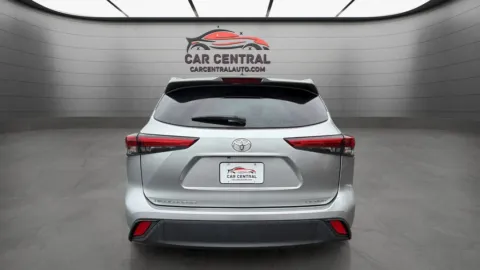 More photos of 2023 Toyota Highlander LE at Car Central Wallingford, CT
