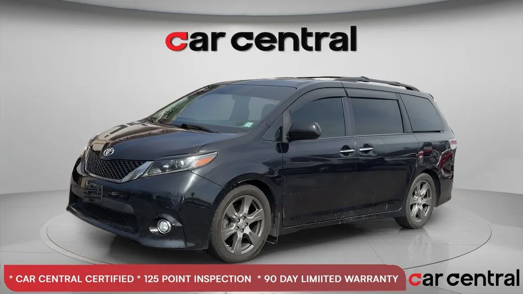 Black 2017 Toyota Sienna SE Premium for sale in Wallingford, CT