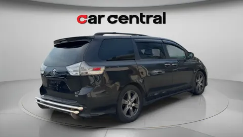 More photos of 2017 Toyota Sienna SE Premium at Car Central Wallingford, CT