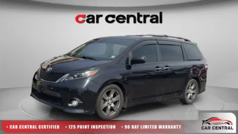 Black 2017 Toyota Sienna SE Premium for sale in Wallingford, CT