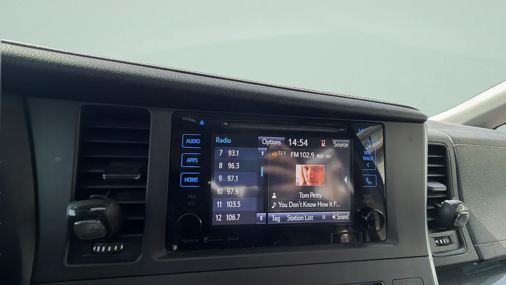 2017 Toyota Sienna SE Premium - Photo 15