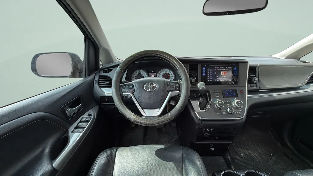 2017 Toyota Sienna SE Premium - Photo 12