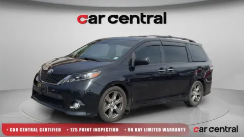 Black 2017 Toyota Sienna SE Premium for sale in Wallingford, CT