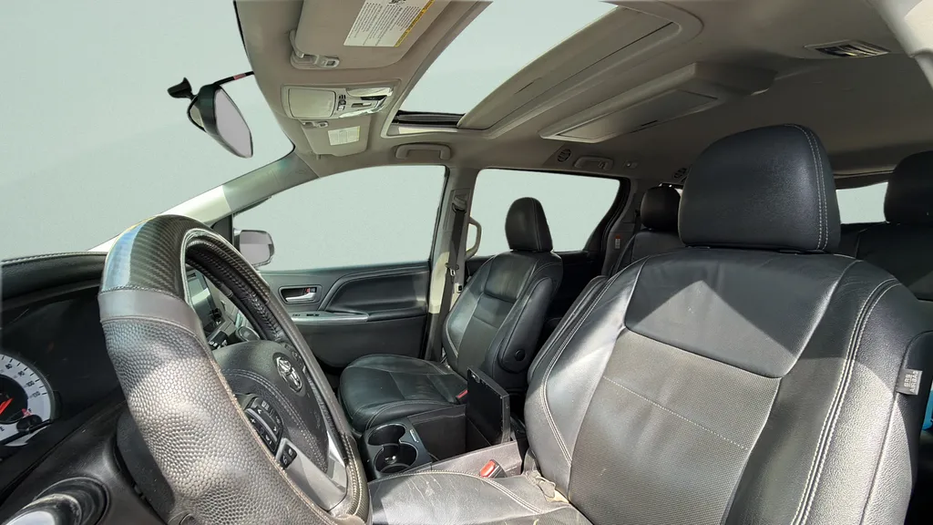 2017 Toyota Sienna SE Premium - Photo 23
