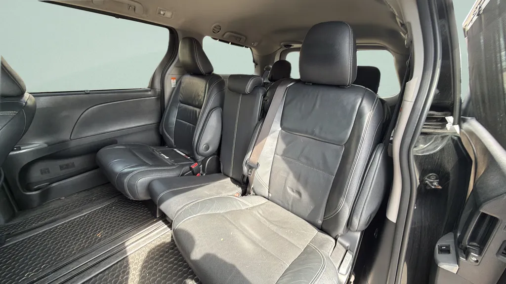 2017 Toyota Sienna SE Premium - Photo 24