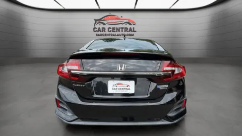 More photos of 2018 Honda Clarity Plug-In Hybrid Touring at Car Central Wallingford, CT