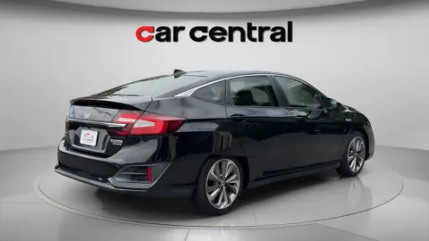 More photos of 2018 Honda Clarity Plug-In Hybrid Touring at Car Central Wallingford, CT