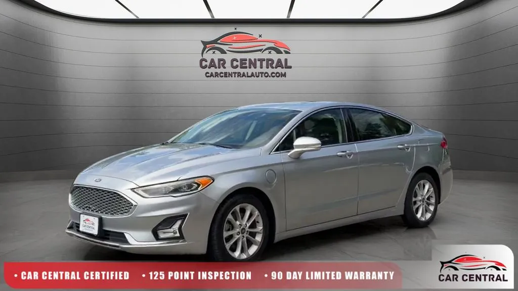 2020 Ford Fusion Plug-In Hybrid Titanium's photo