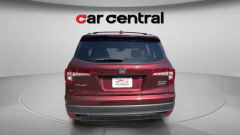 More photos of 2022 Honda Pilot Special Edition at Car Central Wallingford, CT