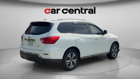 More photos of 2017 Nissan Pathfinder SL at Car Central Wallingford, CT