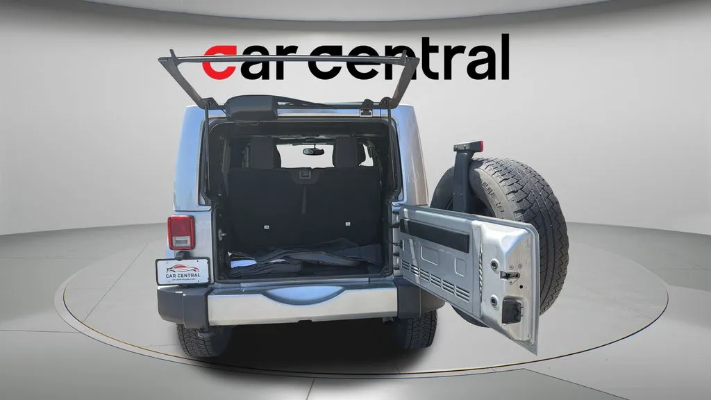 2018 Jeep Wrangler JK Sahara - Photo 28