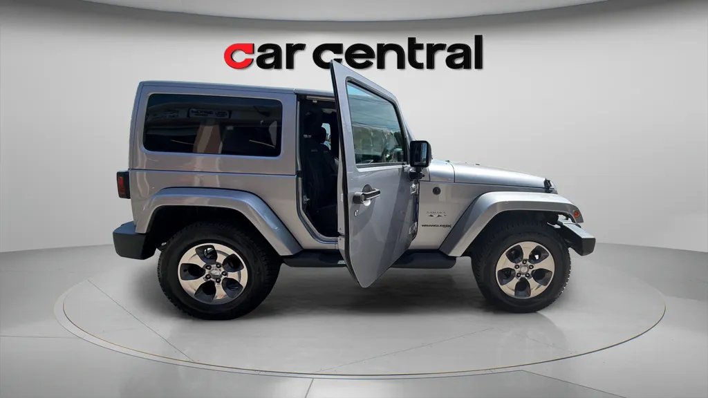 2018 Jeep Wrangler JK Sahara - Photo 11