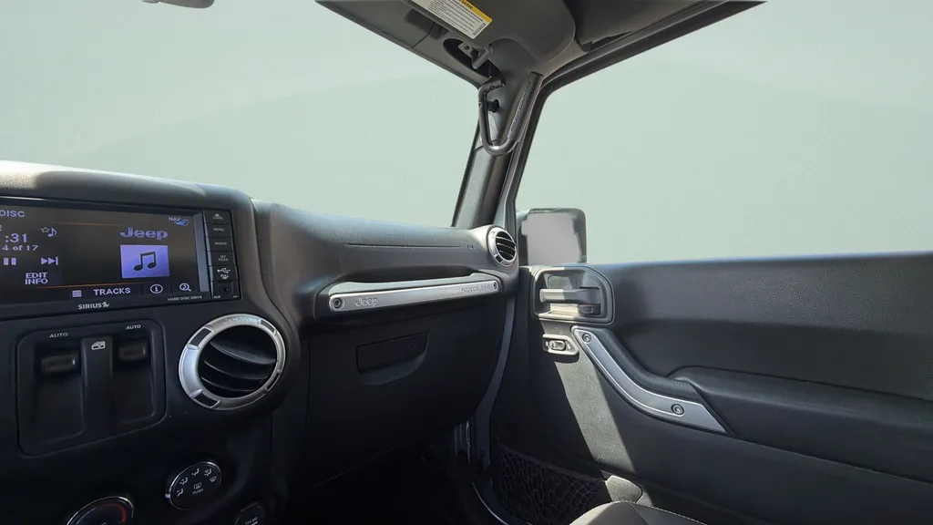 2018 Jeep Wrangler JK Sahara - Photo 17