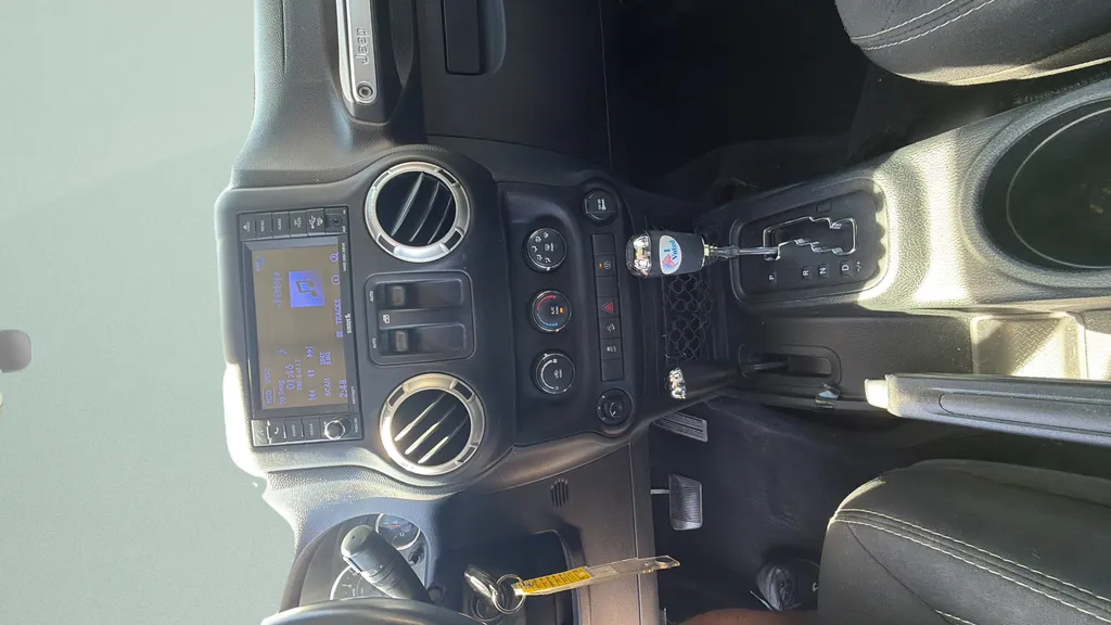 2018 Jeep Wrangler JK Sahara - Photo 20