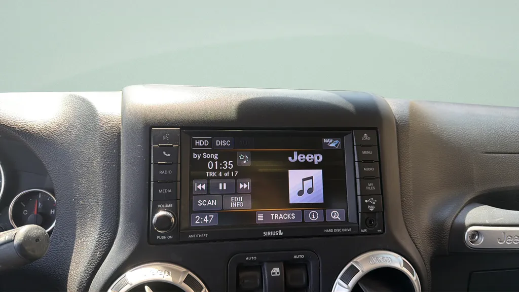 2018 Jeep Wrangler JK Sahara - Photo 18
