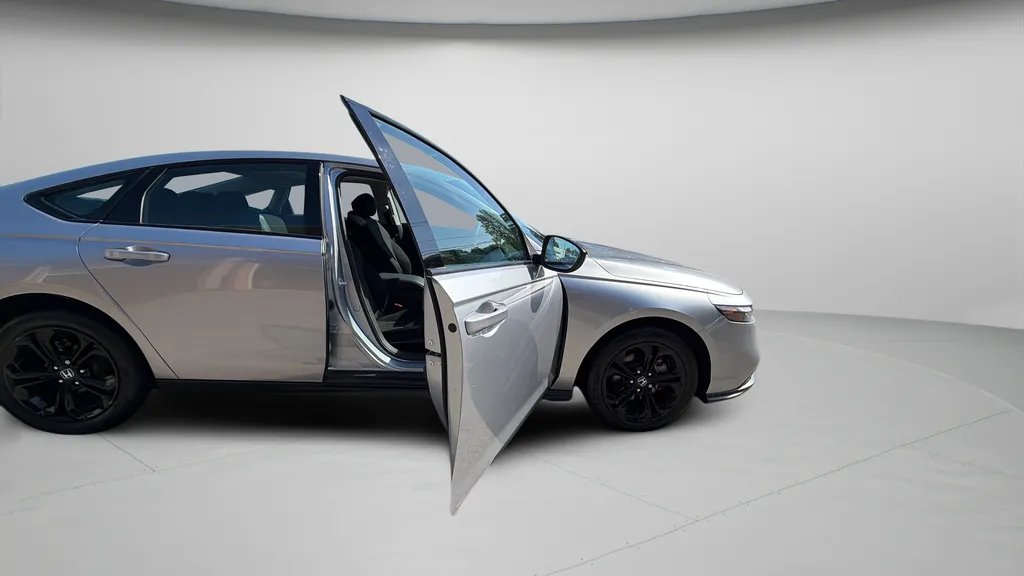 2025 Honda Accord SE - Photo 31