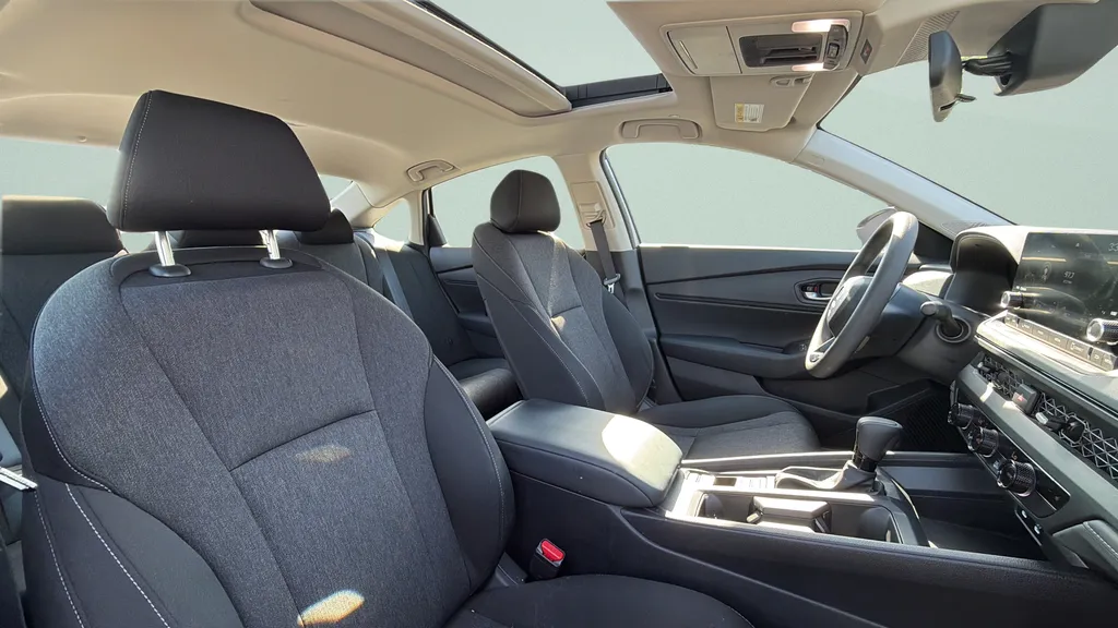 2025 Honda Accord SE - Photo 27