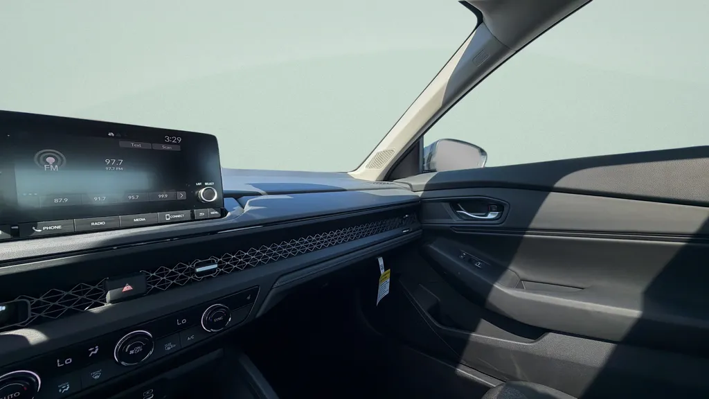 2025 Honda Accord SE - Photo 14