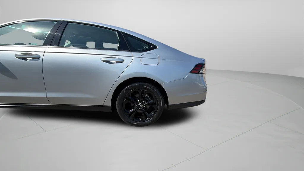 2025 Honda Accord SE - Photo 35