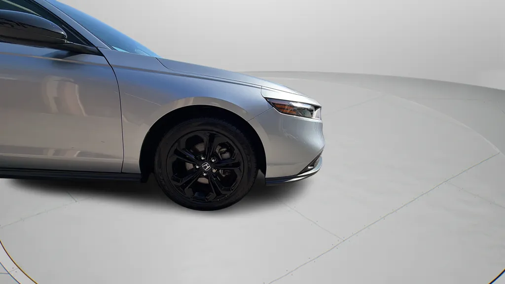 2025 Honda Accord SE - Photo 32