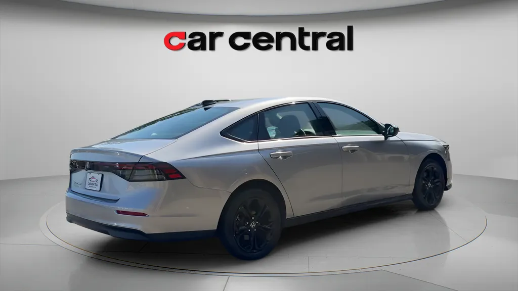 2025 Honda Accord SE - Photo 6