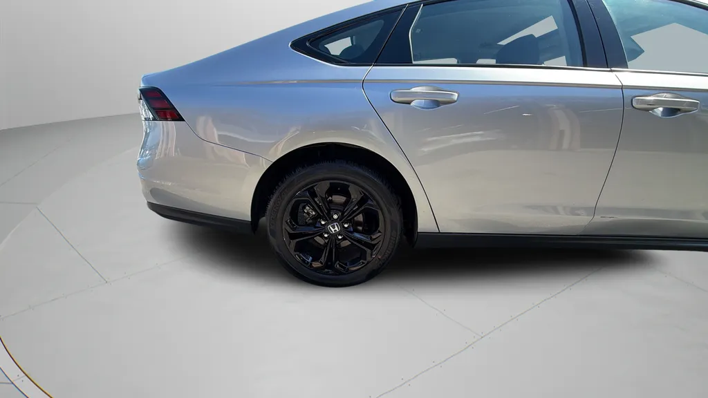 2025 Honda Accord SE - Photo 33