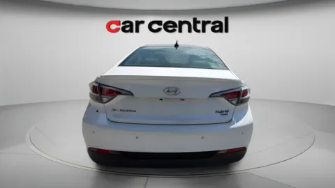 More photos of 2017 Hyundai Sonata Hybrid Limited at Car Central Wallingford, CT