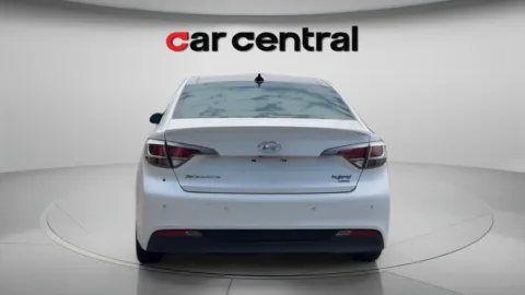 More photos of 2017 Hyundai Sonata Hybrid Limited at Car Central Wallingford, CT