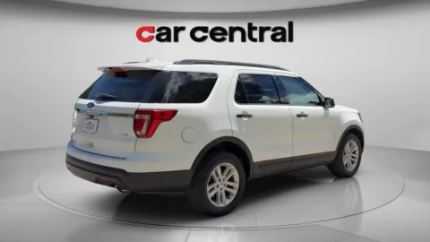 More photos of 2017 Ford Explorer at Car Central Wallingford, CT