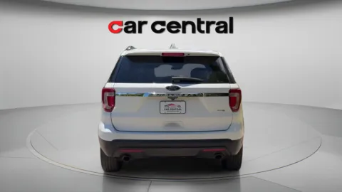 More photos of 2017 Ford Explorer at Car Central Wallingford, CT
